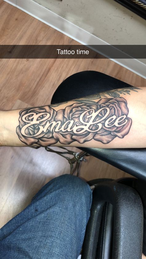 Roses. Negative. Name tattoo. Name With Roses Tattoo, Rose Tattoo With Name, Tattoo Names, Shading Tattoo, Shade Roses, Tattoo Shading, Cool Tattoo, Tattoo Rose, Roses Tattoo