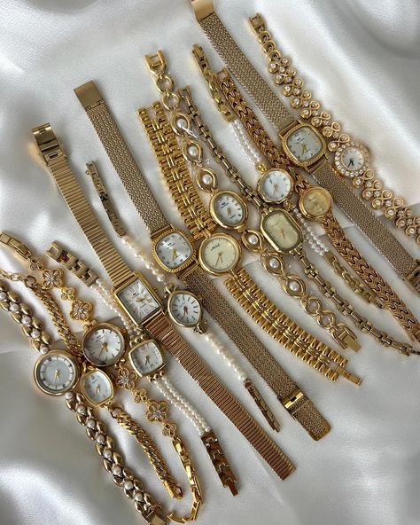 The collection of my dreams✨☺️ • • • • Shop link in bio🤍 • • • • • #vintagewatch #vintageinspired #oldmoney #oldmoneyaesthetic #vintagestyle #rarejewelry #vintagewatches #daintywatch #goldwatch #vintageaesthetic #trending #rarefinds Jewellery Stacking, Xoxo Jewelry, Jewellery Photography Inspiration, Rare Jewelry, Vintage Watches Women, Watches Women, Jewelry Accessories Ideas, Dope Jewelry, Jewelry Essentials