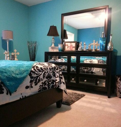 Blue and black bedroom Purple And Black Room, Blue And Black Bedroom, Caribbean Decorations, Grey And Silver Bedroom, Tiffany Blue Bedroom, Turquoise Bedroom, Grey Bedroom Set, Black Bedroom Sets, Black Room Decor