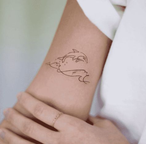 Dolphin Tattoo Design Images (Dolphin Ink Design Ideas) Simplistic Dolphin Tattoo, Dolphin Tattoo Ideas For Women, Dolphin Back Tattoo, Small Dolphin Tattoo Ideas, Dolphins Tattoo For Women, Cool Dolphin Tattoo, Minimal Dolphin Tattoo, Dolphin Wave Tattoo, Fine Line Orca Tattoo