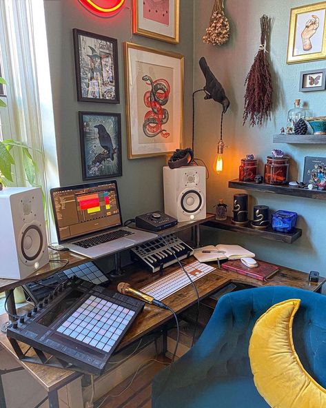 Ableton on Instagram: “@agent.envy’’s cozy creative space. #regram #ableton #abletonlive #abletonpush #live11 #musicmaker #sequencer #keys #vocals” At Home Music Studio, Small Music Studio Ideas, Home Music Studio Design, Bedroom Music Studio, Music Room Ideas, Studio Room Design, Music Studio Design, Home Studio Design, Music Desk