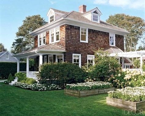 East Coast Homes Exterior, Shingle House, Cedar Shakes, Farmhouse Landscaping, Brown House, Barefoot Contessa, Hamptons House, Hamptons Style, House Exteriors