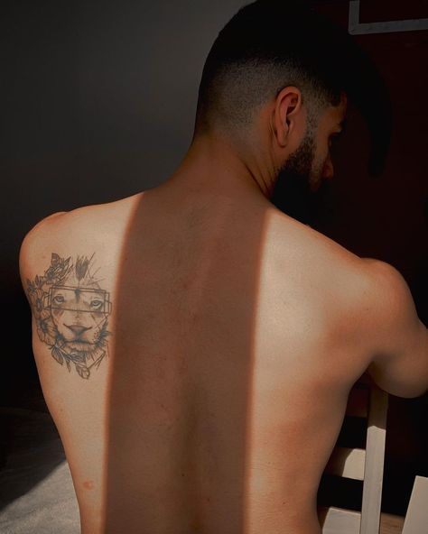 Men's Back Tattoo Half Back Tattoo Men, Half Back Tattoo, Back Tattoo Men, Back Tattoos For Guys Upper, Tattoos Minimal, Back Tattoo Designs, Tattoo Sizes, Back Tattoo Ideas, Crow Tattoo Design