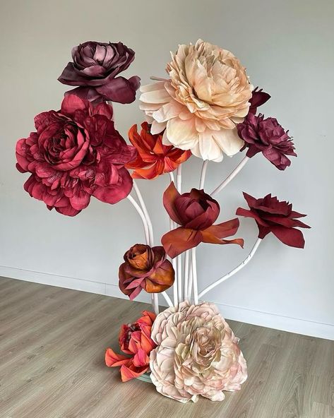 Autumn Paper Flowers A freestanding autumn-themed flower arrangement. Made with safe, long-lasting paint for indoor use. DH Paper Arts offers high-quality, and all paper arts are handmade decorations. DM to know more or to install these flowers at your space. #DHPaperArt #commercialartist #paperart #paperartist #papeflower #paperartmalaysia #papercraft #papercraftmalaysia #paperbox #popupcard #cardboardart #paperpolygon #wallart #beautifuldecor #visualmerchandising #paperframeart #windowd... Paper Art Design, Autumn Paper, Paper Flower Decor, Handmade Paper Crafts, Cardboard Art, Flower Template, All Paper, Paper Artist, Paper Frames