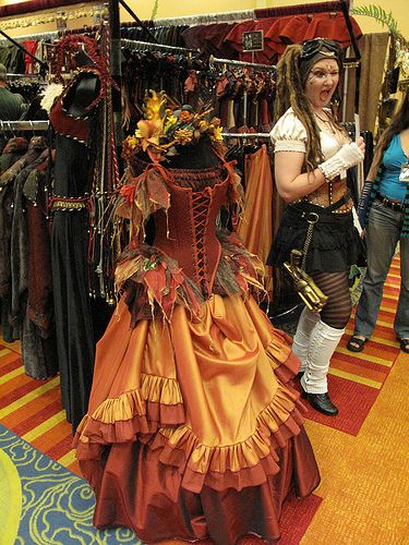 Orange Ren Faire Outfit, Leannan Sidhe, Renfaire Outfit Ideas, Autumn Gown, Eladrin Dnd, Fall Fairy Costume, Ren Faire Wedding, Dryad Costume, Steampunk Dresses