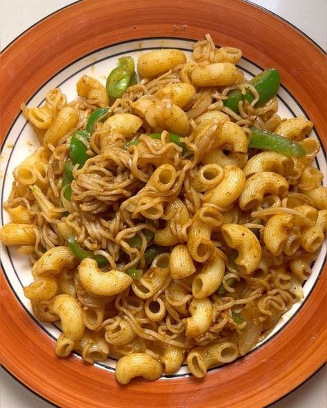 Masala Macaroni, Chowmein Noodles, Maggi Masala, Maggi Recipes, Noodles Lover, Macaroni Recipes, Naan Recipe, Macaroni Pasta, Vegetarian Snacks