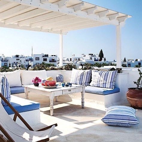 Greece House, Greek Garden, Roof Terrace Design, Santorini House, Greek Decor, Rooftop Terrace Design, Rooftop Design, Greek Design, Rooftop Patio