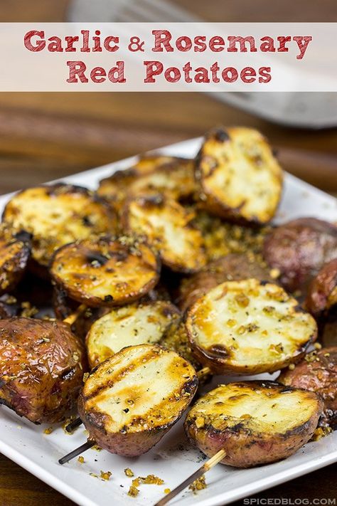 Grilled Red Potatoes | Delicious side dish for summer grilling! Grilled Potato Recipes, Grilled Red Potatoes, Red Potato Recipes, Red Potato, Grilled Potatoes, Bbq Food, Favorite Side Dish, Potato Dishes, Red Potatoes