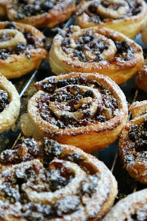 Pie Crust Pinwheels, Classic Christmas Treats, Mincemeat Pie, Mince Pie, Pie Tops, Well And Good, Vegan Cakes, Shortcrust Pastry, Christmas Foods