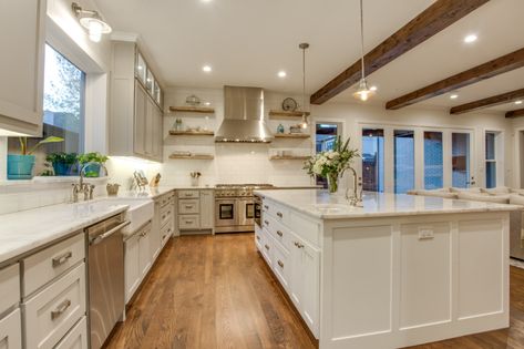 Lakewood----Dallas, Tx - Farmhouse - Kitchen - Dallas - by Montgomery Custom Homes | Houzz Farmhouse Kitchen, Dallas, Custom Homes, Farmhouse, Building, Home Decor