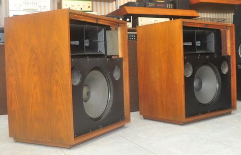 Altec-Lansing Valencia: Improving a Classic - Audiophile Nirvana Altec Lansing Speakers, Altec Lansing, Vintage Speakers, Speaker Systems, Best Speakers, Great Plains, Speaker Design, Stereo Speakers, Loudspeaker