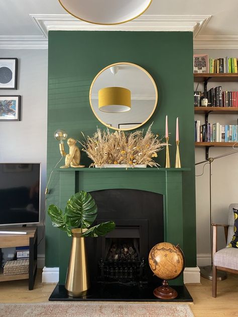 Gold And Green Living Room, Dried Flower Garland, Salons Cottage, Fireplace Styling, Mantle Fireplace, Green Living Room, Fireplace Update, Cosy Living Room, Flower Garland