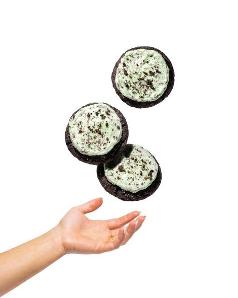 Crumbl Cookies on Instagram: "You and Green Mint ft. Andes® are MINT to be! 🖤 A chocolate cookie packed with Andes® Mint pieces and rolled in cookies & cream crumbs, then smothered in Andes® Mint buttercream frosting and dusted with cookies & cream bits. Tag someone and give them some encourage-MINT in the comments! 👇 #CrumblCookies" Mint Buttercream Frosting, Mint Buttercream, Andes Mint, Crumbl Cookies, Mint To Be, Mint Cookies, Green Mint, Buttercream Frosting, Cookies And Cream