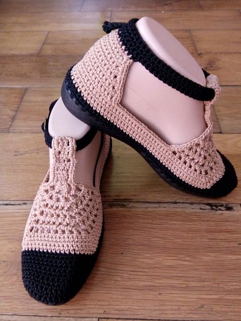 Sandal Rajut, Crochet Boots Pattern, Fancy Crochet, Crochet Dress Pattern Free, Crochet Slippers Free Pattern, Sandals Patterns, Crochet Shoes Pattern, Crochet Baby Sandals, Crochet Slipper Pattern