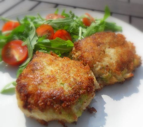 Colcannon Haddock Fish Cakes | The English Kitchen Haddock Fish Cakes, Kristen Ritter, Cod Cakes, British Foods, English Recipes, Seafood Meals, Scottish Food, Salmon And Broccoli, British Cooking