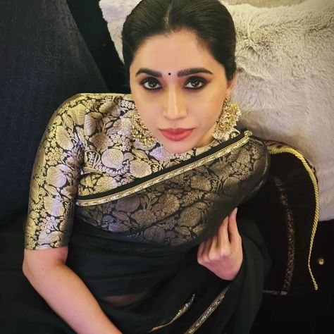 Black 🖤 Organge Saree with Beautiful Banarasi Brocade Blause...#aarthiravi #instagood #instagram #fashion Black Banarasi Saree, Black Organza Saree, Banarasi Brocade, Brocade Blouses, Banarasi Saree, Organza Saree, Indian Fashion Dresses, Banarasi Sarees, Plain Black