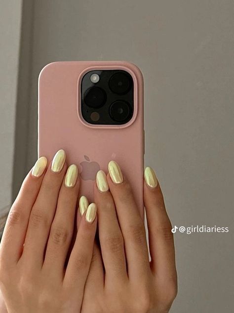 Light Nails Ideas Short, Glazed Yellow Nails, Summer 2024 Gel Nails, Nail Color Trends 2024 Summer, Summer Nails Colors 2024, Trendy 2024 Nails, Trending Gel Nails 2024, Trendy Nails 2024 Summer, Nails For Tanned Skin