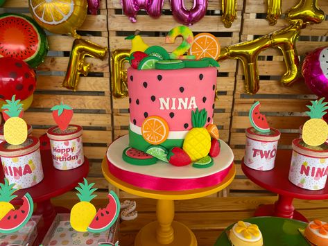 Twotti Fruity Birthday Cake, Twotti Fruity, Tutti Frutti Birthday Party, Fruit Birthday Party, Orange Birthday, Baby Birthday Decorations, Fruit Birthday, Sea Cakes, Fruit Party