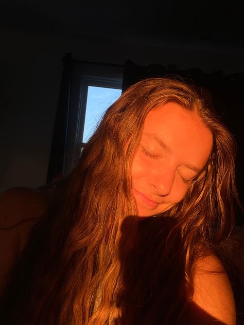 golden hour selfie Golden Hour Selfie Poses, Golden Hour Selfie, Selfie Pose, Selfie Inspo, Wellness Lifestyle, Wellness Inspiration, Selfie Ideas, Pretty Selfies, Insta Photo Ideas