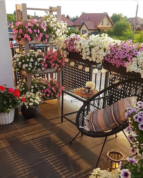 Winter Balcony, Indian Balcony, Apartment Privacy, Balkon Decor, Tiny Balcony, Balcony Design Ideas, Small Balcony Garden, Balcony Flowers, Apartment Modern