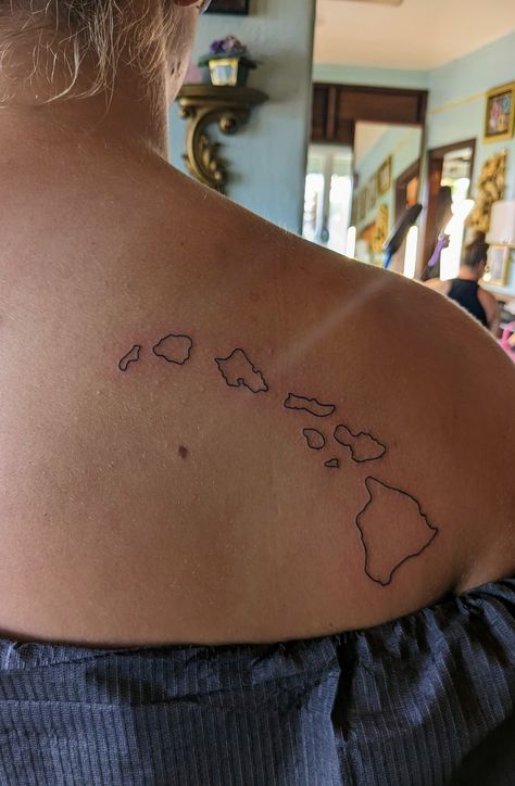 Cool Hawaiian Tattoos, Island Of Maui Tattoo, Hawaii Outline Tattoo, Maui Inspired Tattoos, Oahu Island Tattoo, Hawaii State Tattoo, Tattoo Ideas Hawaiian For Women, Hawaiian Culture Tattoo, Hawaiian Mountain Tattoo