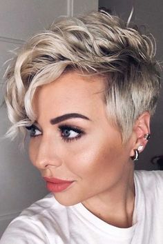 Longer Pixie Haircut, Human Hair Wigs Blonde, Blonde Pixie Hair, Short Blonde Haircuts, Short Hair Pixie Cuts, Pixie Haircut For Thick Hair, Blonde Pixie Haircut, Blonde Pixie Cuts, Penteado Cabelo Curto