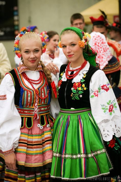 Regional costumes from Poland: Lublin (left) and Łowicz (right). Polish Traditional Clothing, Polish Traditional Costume, Polish Costume, Polish Dress, Polish Folklore, Polish Clothing, Polish Culture, Polish Heritage, Slavic Folklore