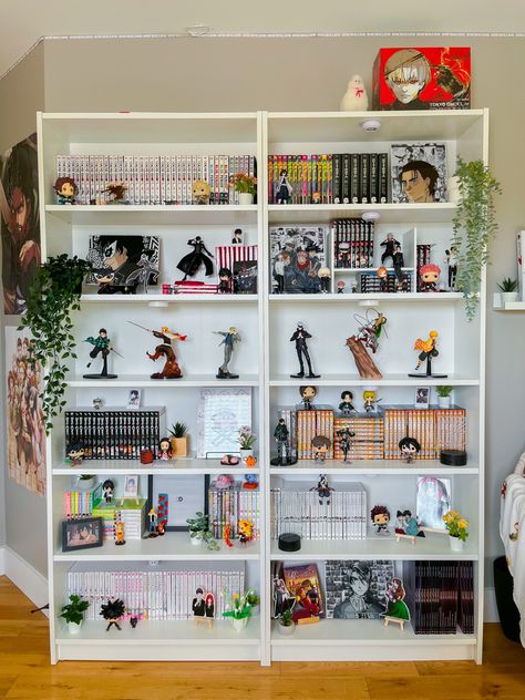 Gaming Room Bookshelf, Anime Display Case, Nerd Room Aesthetic Bedroom, Gundam Shelf, Anime Gallery Wall, Collector Room Ideas, Manga Shelf Aesthetic, Anime Bookshelf, Anime Figures Collection Display