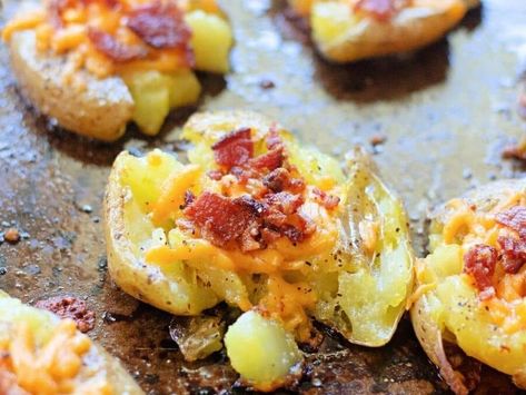 Ultimate Bacon Cheddar Smashed Potatoes: Cheesy, Crispy, and Irresistible! - NewsBreak Smashed Potatoes Baked, Rhubarb Cookies, Cheesy Broccoli Rice, Southern Tomato Pie, Best Potato Recipes, Potatoes Baked, Pillsbury Biscuits, Mexican Chicken Casserole, Crispy Smashed Potatoes