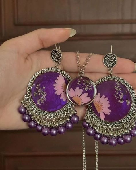 Resin jhumka 💕 DM for order #followforfollowback Resin Jhumka, Jewelry Box Plans, Dried Flower Jewelry, Trendy Jewellery, Resin Jewelry Diy, Fancy Jewellery Designs, Fancy Jewellery, Stylish Jewelry, Gold Jewelry Fashion