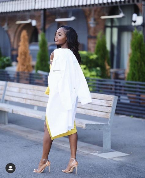 White Coat Headshots, White Coat Photoshoot Doctor, White Coat Pictures Medical, White Coat Ceremony Photoshoot, White Coat Graduation Pictures, White Coat Ceremony Poses, White Coat Ceremony Pictures, Nurse Practitioner Photoshoot, White Coat Photoshoot