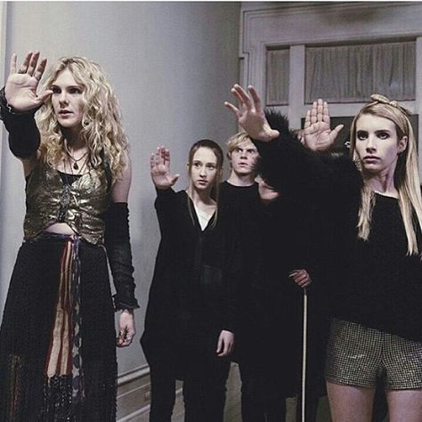 “✋ Squad Goals ✋ #AHS#Coven” Halloween Fancy Dress Ideas, American Horror Story Halloween, Ahs Coven Cordelia, Ahs Coven Kyle And Zoe, Ahs Witches, American Horror Story Costumes, Ahs Aesthetic, Ahs Season 3 Coven, Ahs Behind The Scenes