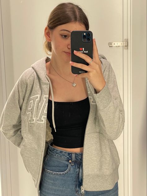 Crop Grey Sweater Outfit, Outfit Ideas With Grey Zip Up Hoodie, Gray Zip Up Jacket Outfit, Zip Up Grey Hoodie Outfit, Gap Zip Up Hoodie Outfit Aesthetic, Light Purple Zip Up Hoodie Outfit, Grey Oversized Zip Up Hoodie Outfit, Grey Gap Zip Up Outfit, Gap Sweater Zip Up