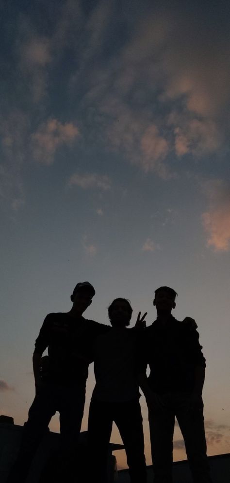 Friendship Pictures Group Boys, Friendship Shadow Pictures, Two Friends Shadow Pic, 3frnds Pic, Friendship Images Boys, Three Boys Aesthetic, Friends Photography Boys, Best Friends Photos Boys, Boys Friendship Pictures