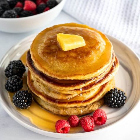 Light & Fluffy Sour Cream Pancakes - Yummy and fully 1970 Recipes, Breakfast Casserole French Toast, Sour Cream Pancakes, Roll Cheesecake, Cream Pancakes, Pancake Calories, Brunch Items, Hawaiian Sweet Rolls, Blueberry Cream Cheese