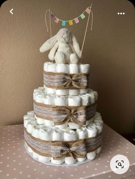 Nappy Cake Ideas Diy, Nappy Cake Ideas, Gender Reveal Diaper Cake, Pampers Cake, Italian Baby Showers, Pamper Cake, Lavender Baby Showers, Diy Diaper Cake, Cow Baby Showers