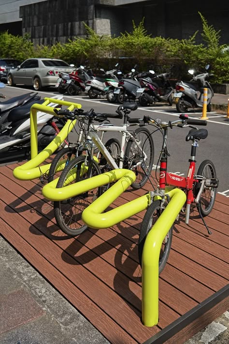 tube rack reclaims urban spaces for bikes & public seating in taipei Bicycle Rack Design, Bicycle Parking Design, Bike Stands, Public Furniture, Cycle Stand, Bike Holder, Public Space Design, Urban Forest, Bicycle Rack