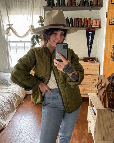 Kelsey Goodrich | First flea market trip since the city opened back up did not disappoint. Hello new military surplus liner! 🤩 • • • #ootd #style #thrift… | Instagram Kelsey Goodrich, Workwear Vintage, Dress Closet, Military Surplus, Army Jacket, California Style, Ootd Style, Outfit Inspo Fall, Quilted Jacket