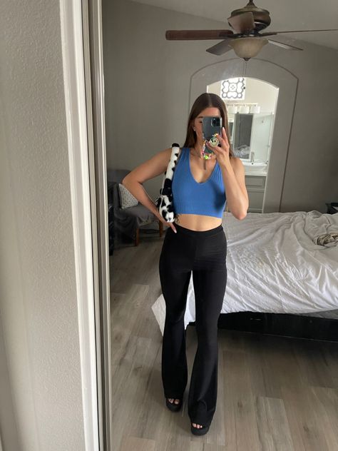 Slinky Pants Outfit, Steve Madden Slinky Sandals Outfit, Y2k Sandals Outfit, Slinky Sandals Outfit, Fluffy Sandals Outfit, Chunky Black Sandals Outfit, Black Chunky Sandals Outfit, Platform Sandals Outfit Aesthetic, Chunky Platform Sandals Outfit