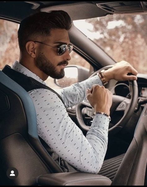 Men Cars Photography, Men Fashion Photoshoot, Car Poses, Mens Photoshoot Poses, Male Models Poses, Portrait Photography Men, Photographie Portrait Inspiration, Men Photoshoot, Man Photography