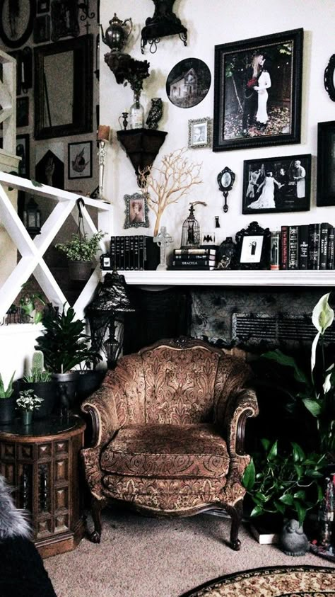 30 AMAZING LIVING ROOM WITH GOTH HOME DECORATIONS #home #homedecor #homedecorideas Resort Concept, Goth Houses, Gothic Cottagecore, Shared Apartment, Monster Cupcakes, Goth Home Decor, Goth Decor, Diy Furniture Hacks, Goth Home