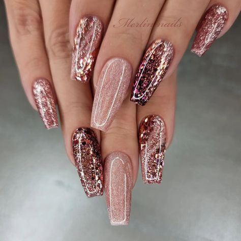 #Beauty #ChampagneNailArtDesigns #ChampagneNailArts #ChampagneNaildesigns #ChampagneNails #Nail #NailArt #NailArtsPosted by Zoe Scott: Hello there, nail art enthusiasts! I'm thrilled to share with you a delightful collection of champagne nail art designs that are bound to add a touch ... Trendy Glitter Nails, Nude Glitter Nails, Gel Fall Nails, Glitter Nail Ideas, Rose Gold Nails Glitter, Nail Parlour, Rose Gold Nail Art, Champagne Nails, Glitter Nail Designs