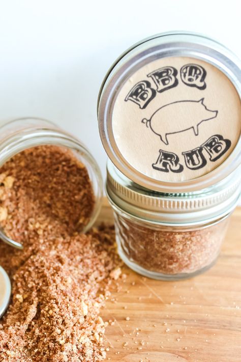 Diy Bbq Rub Gift Father's Day, Diy Bbq Rub, Homemade Gifts For Dad, Bbq Rub Recipe, Diy Father's Day, Bbq Spice, Diy Bbq, Diy Spices, Easy Bbq