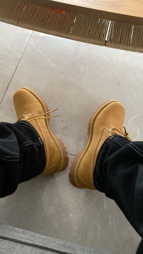 Timberland Outfits Hombres, 2024 Fits, Sneakers Wallpaper, Boots Outfit Men, Timberland Outfits, Sneaker Lovers, Custom Boots, Street Fashion Men Streetwear, Timberlands