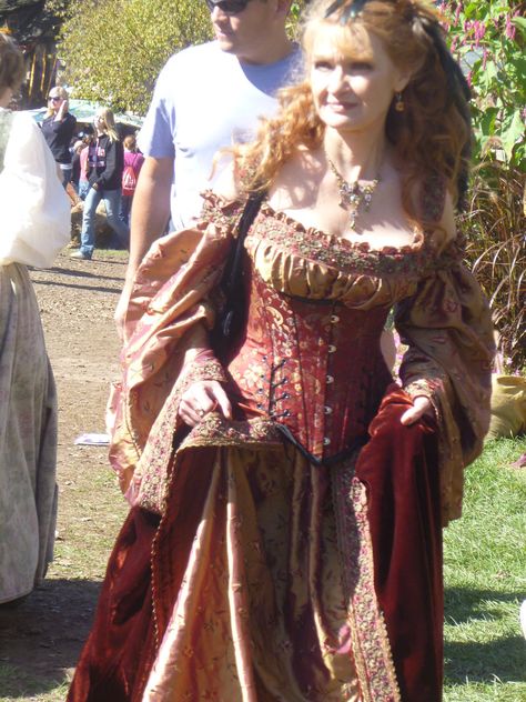 http://fairydustgems.deviantart.com/favourites/46269429#/d2ztg5h Red Ren Faire Outfit, Red Medieval Dress For Cosplay And Festivals, Red Pirate Dress, Red Fantasy Cosplay Costume, Ren Faire Outfit Ideas, Red Fantasy Costume For Larp, Ren Faire Outfits, Fair Outfits, Fest Outfits