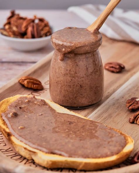 This Sweet Pecan Butter is everything! Nutty, sweet and salty all at the same time, you could have it on toast, bake with it, use it as an ice cream topping or a fruit dip - it's really versatile and totally addictive! Great for bbq finger food, dinner parties, desserts or just as a delicious breakfast or treat. If you like sweet and salty treats this pecan butter is perfect for you. All natural and easy recipe. #nutbutter #pecanbutter #baking #recipe #pecanrecipe Finger Food Dinner, Pecan Praline Sauce, Praline Sauce, Custard Cake Recipes, Pecan Butter, Pastry Cream Recipe, Refreshing Breakfast, Pecan Praline, Pumpkin Spice Donut