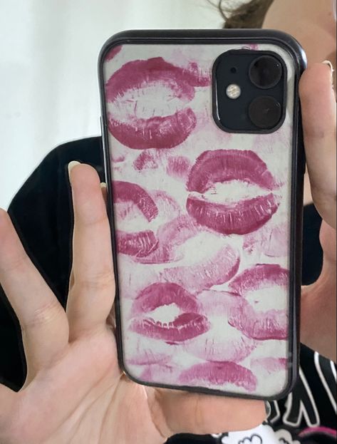 a picture of a diy aesthetic phone case i made Things To Paint On Your Phone Case, Homemade Iphone Cases, Clear Case Painting Ideas, Ideas For Phone Cases Diy, Diy Covers Phone, Phone Cases Homemade, Painting Clear Phone Case, Painting My Phone Case, Handmade Back Covers For Phones