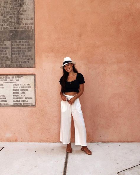 Wearing my new panama hat to do a little shopping in town 💕 #ootd Italy Outfits Summer, Italy Guide, European Travel Outfit, Winter Vacation Outfits, Does Your Mother Know, Spain Outfit, Italy Winter, European Fashion Summer, Greece Outfit