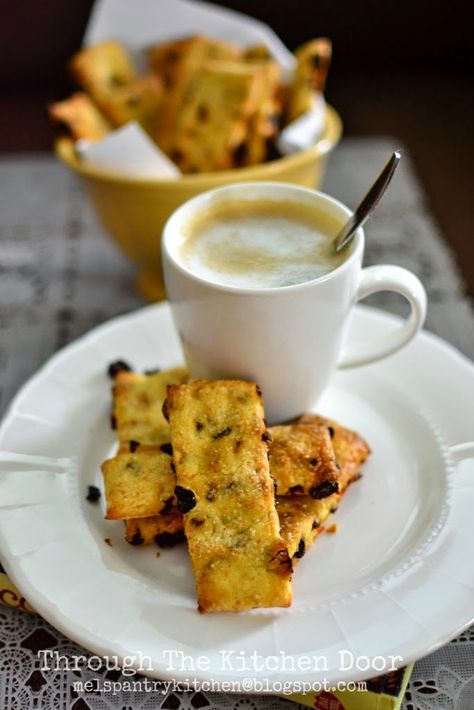 Through The Kitchen Door: Garibaldi Biscuit Garibaldi Biscuit, Squashed Fly Biscuits, Sultana Biscuits, Garibaldi Biscuits, Welsh Recipes, Kitchen Smells, Kitchen Door, English Food, Brownie Bar