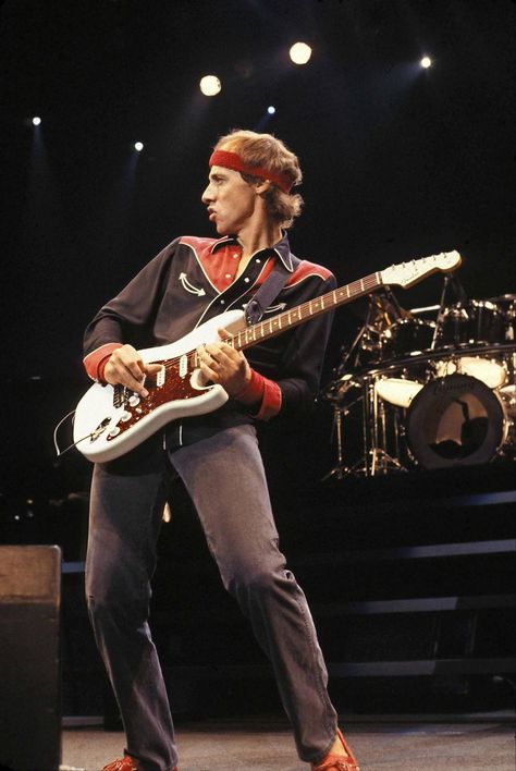 Old School Rock Aesthetic, Mark Knopfler 70s, Mark Knopfler Wallpaper, Dire Straits Aesthetic, Dire Straits Wallpaper, 70s Band Aesthetic, 70s Rock And Roll Aesthetic, Dire Straits Poster, Guitarist Art